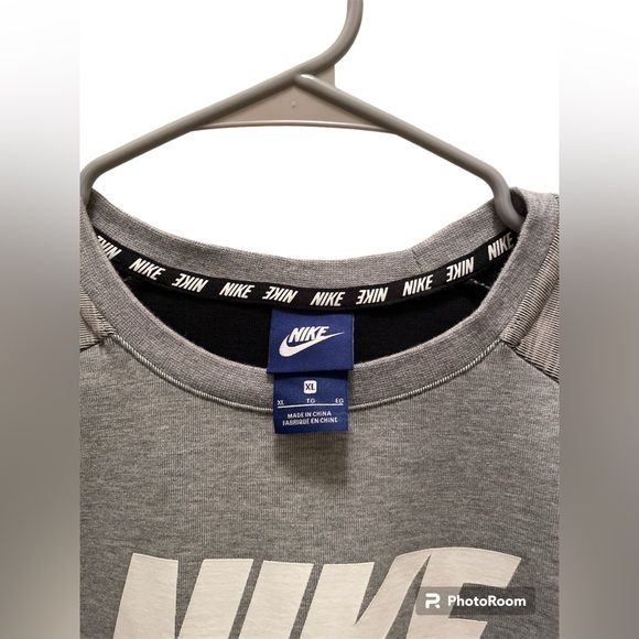 Nike Boys 2 Tone Pullover Sweatshirt with Pockets Size XL in Great Condition - Picture 4 of 6